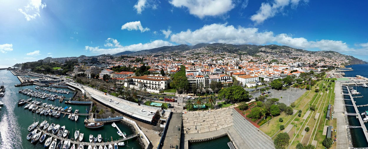 Drohne &uuml;ber Funchal