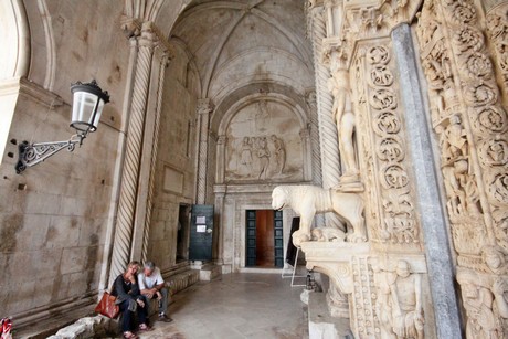 trogir-dom