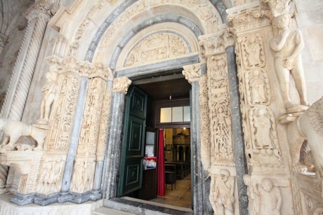 trogir-dom