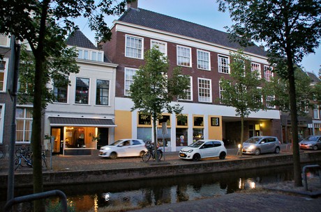 delft