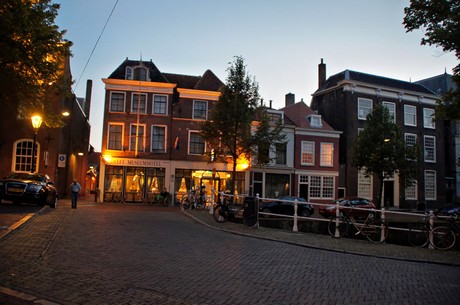 delft